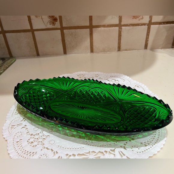 Vintage Large Green Indiana Glass Diamond Point Serving Dish - Picture 3 of 5